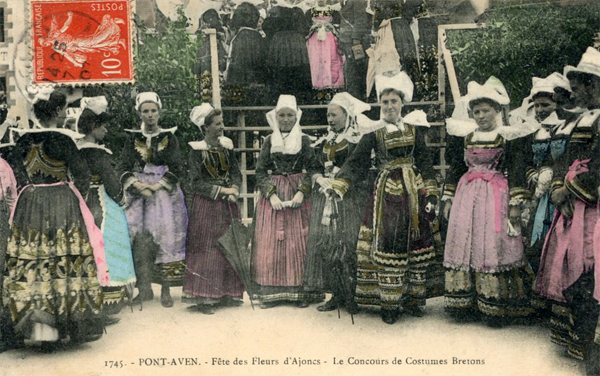 Fête des Fleurs d'Ajonc- Concours de Costumes bretons
PONT - AVEN (Finistère)
