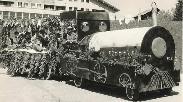 Train touristique fleuri